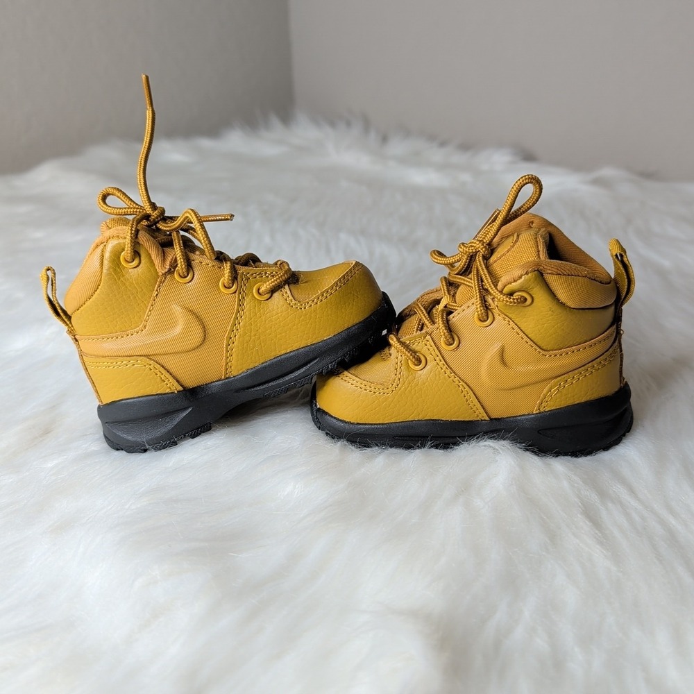 Nike Manoa LTR Boots Kids 5C Wheat Black BQ5374-700 Mid Top Leather Sneakers